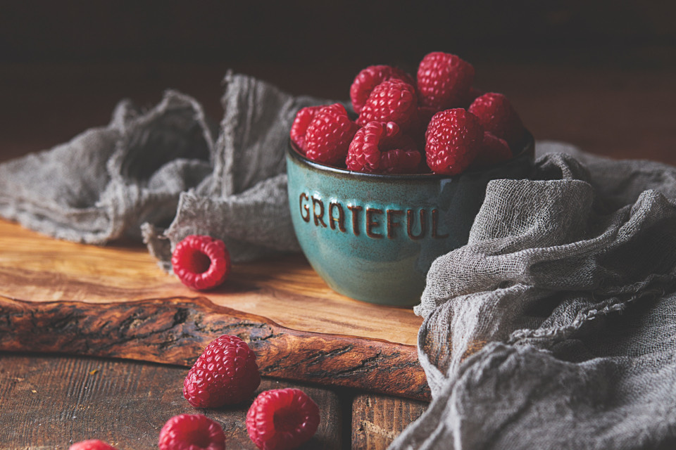 Un assortiment de fruits rouges frais